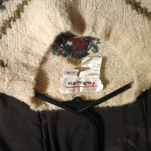 Cream Sweater with Floral Pattern - Picture 3 of 4